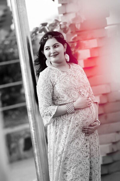 Best Maternity Photoshoot Services Near me